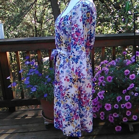 Old Navy Floral Dress - Picture 4 of 11